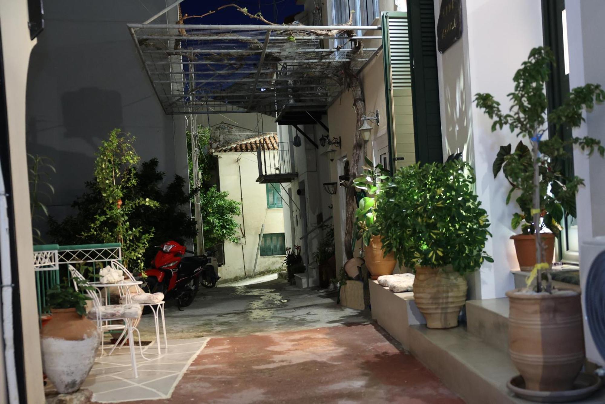 Cane'S Family Guest House Plomari Exterior foto